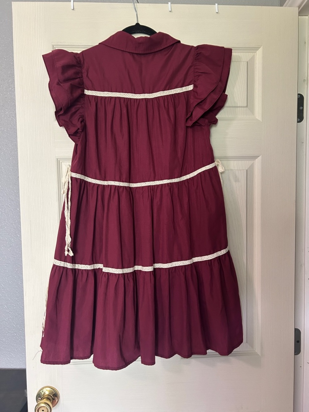 entro Burgundy Ruffle Tiered Dress with Lace Trim beautiful - Picture 3 of 4
